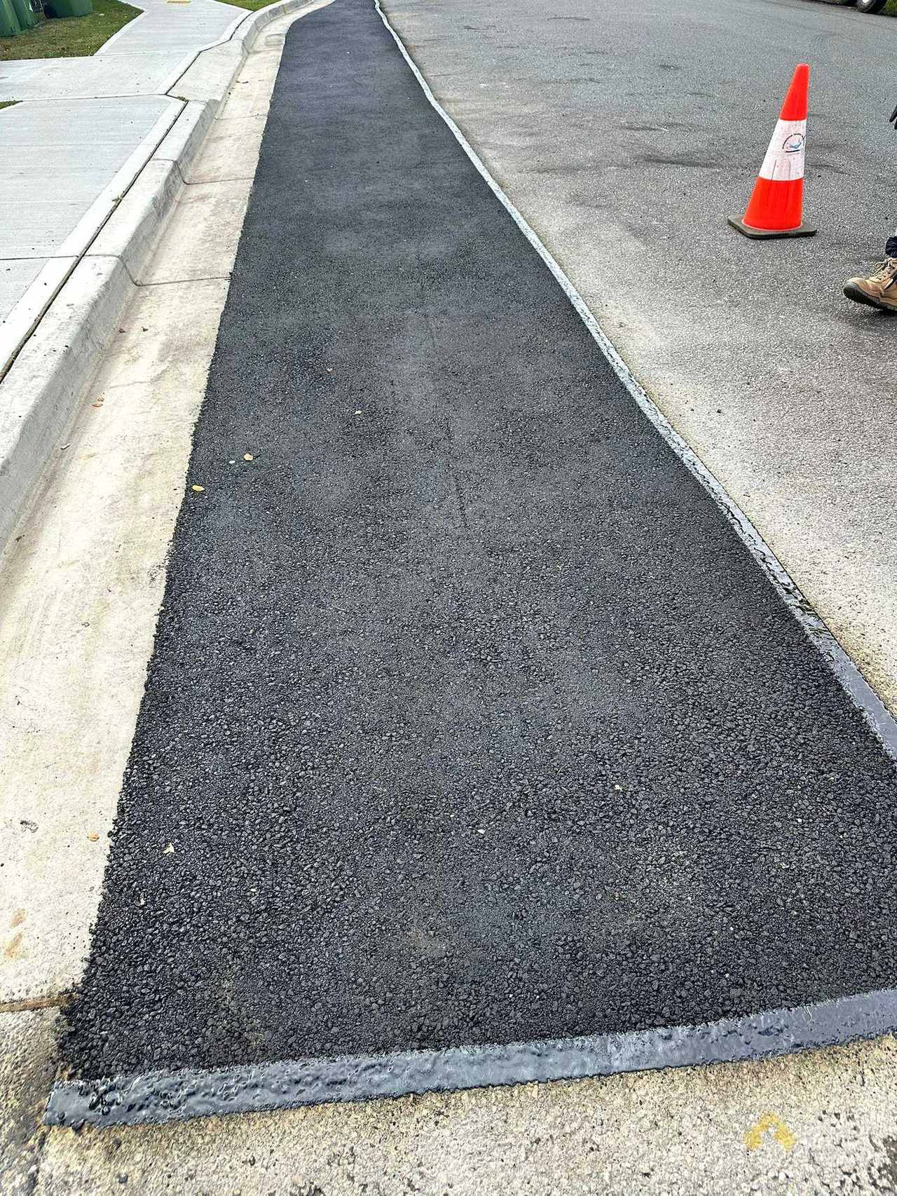 Road Shoulder Sealing, Bitumen Tape project photo